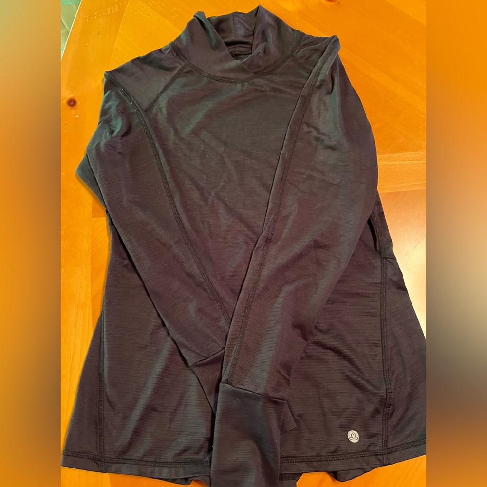 Wmns Apana casual/golf/workout top. Size small